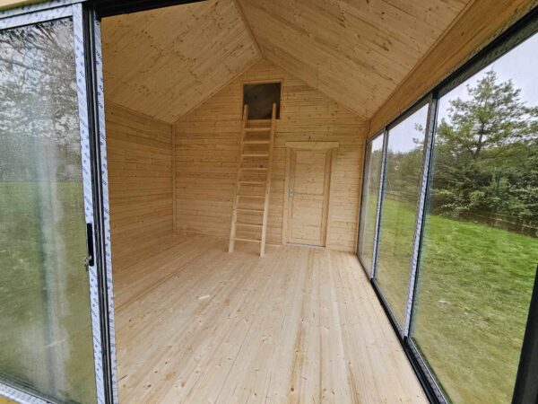 Stylový zahradní ateliér Murano 3 s dřevěnou konstrukcí a moderním designem.
